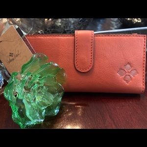 (NWT) Patricia Nash Bifold Wallet